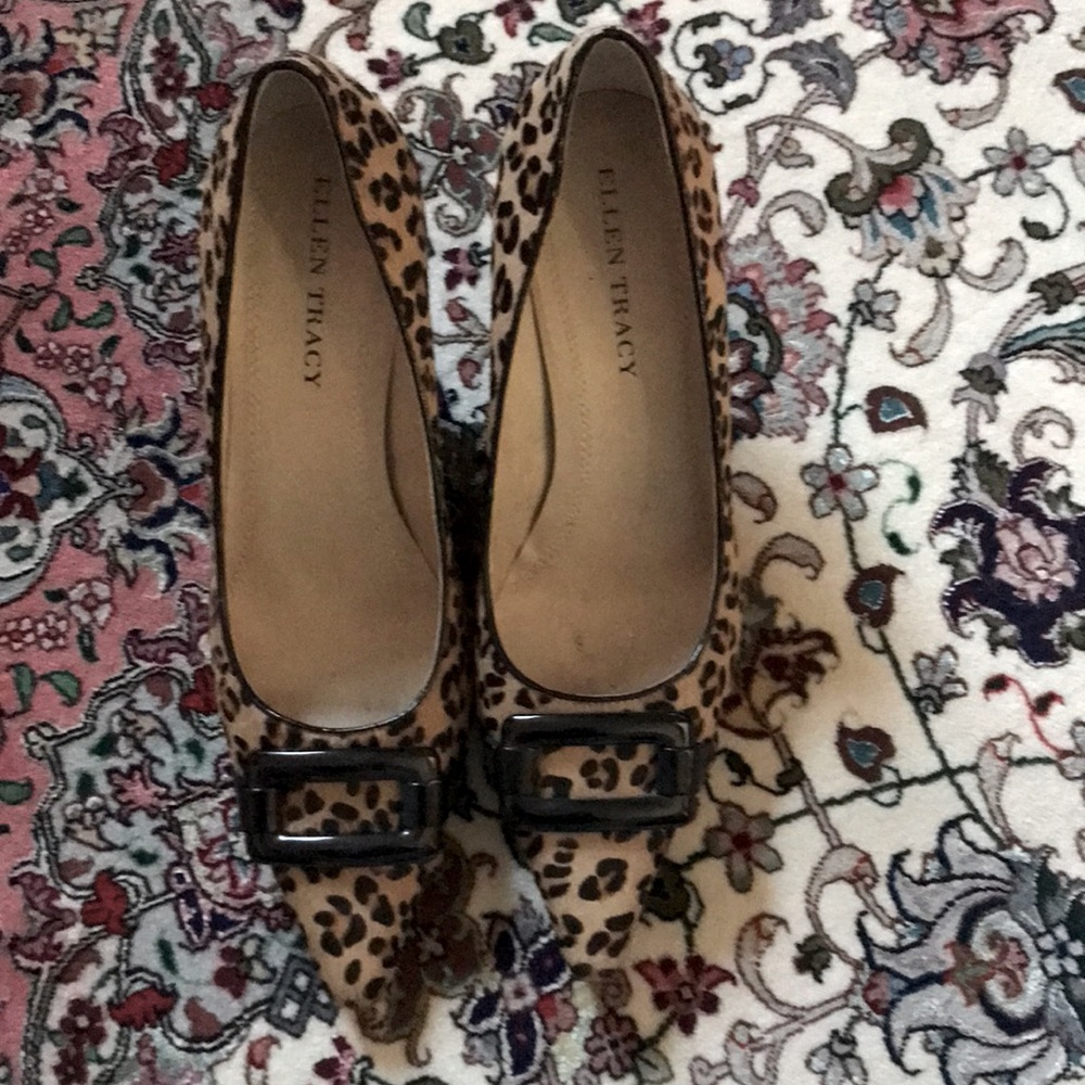 Ellen Tracy pumps
